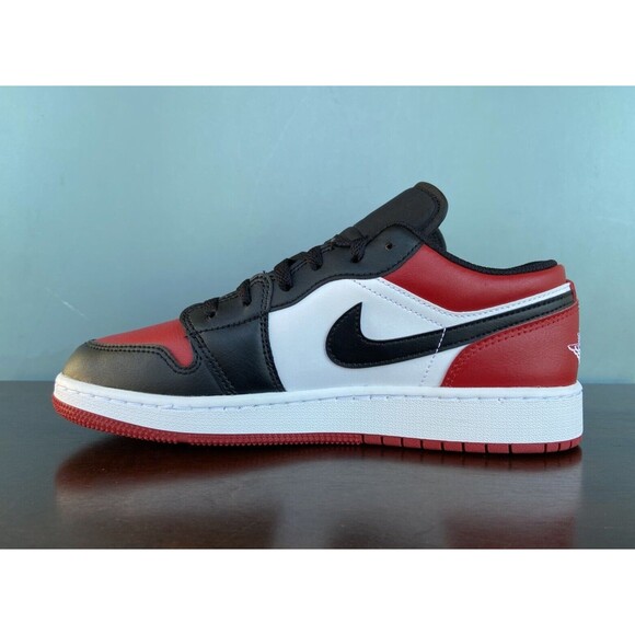 Nike Air Jordan 1 Low GS Bred Toe Black/Red Size 7Y (Women's Sz 8.5) 553560-612 - Picture 3 of 11